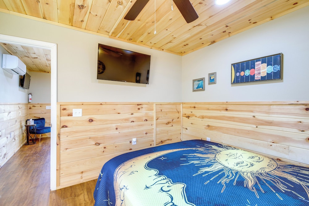 Near Hiking & Biking: Newport Cabin in the Smokies view 4
