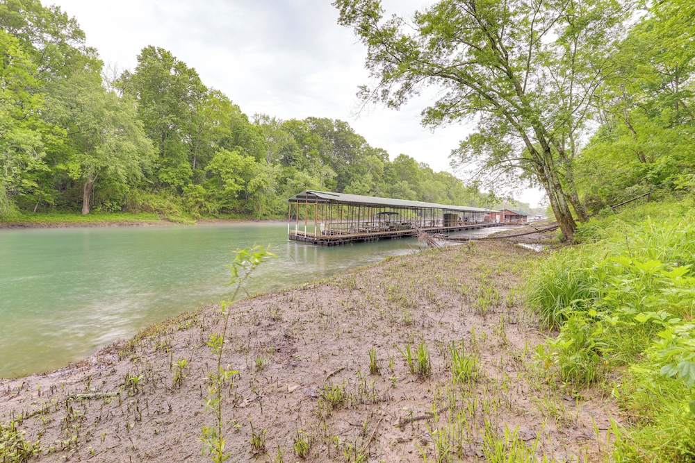 Deck & Views: Little Red River Retreat!