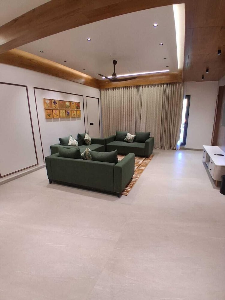 Madhuvan Resort