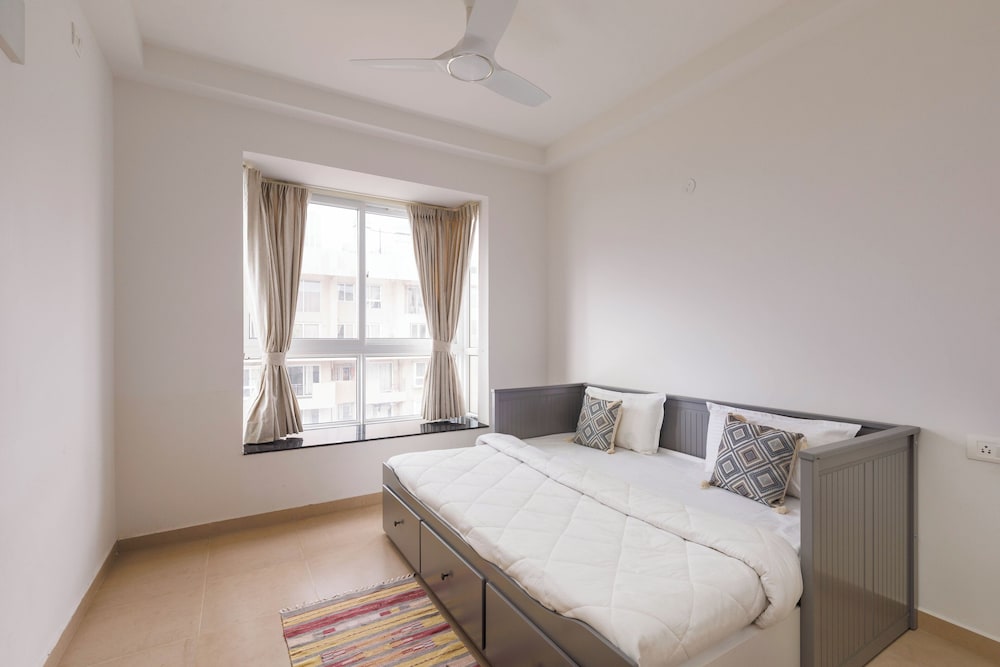 Skyline Haven by Red Olive4bhk30mins Airport