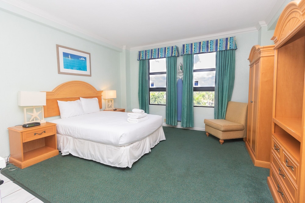 651 Studio Apartment Hollywood Beach view 3
