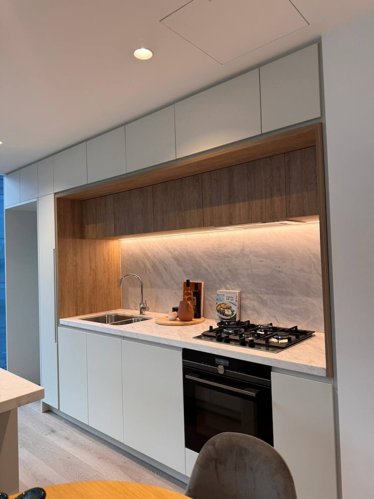 Luxury 2-bedroom Apartment in the Heart of Melbourne