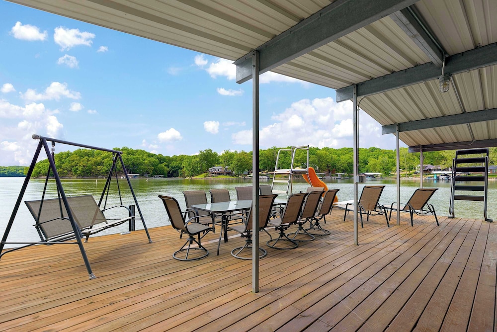 Trails End Hideaway Waterfront