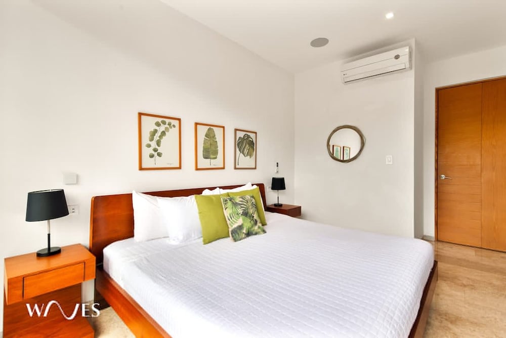 Luminous 1 Br Steps Away From the Beach
