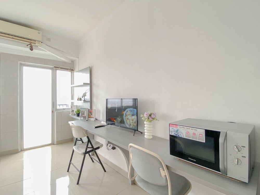 Warm And Good Studio Room At Park View Condominium Apartment