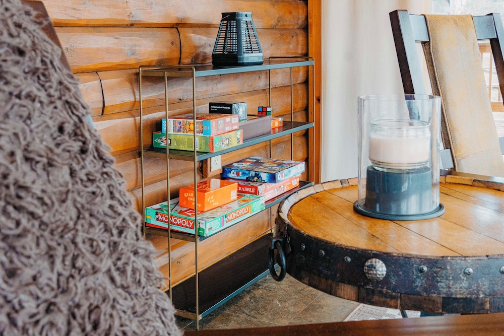 Lakefront Getaway w/ Fire Pit in Akron