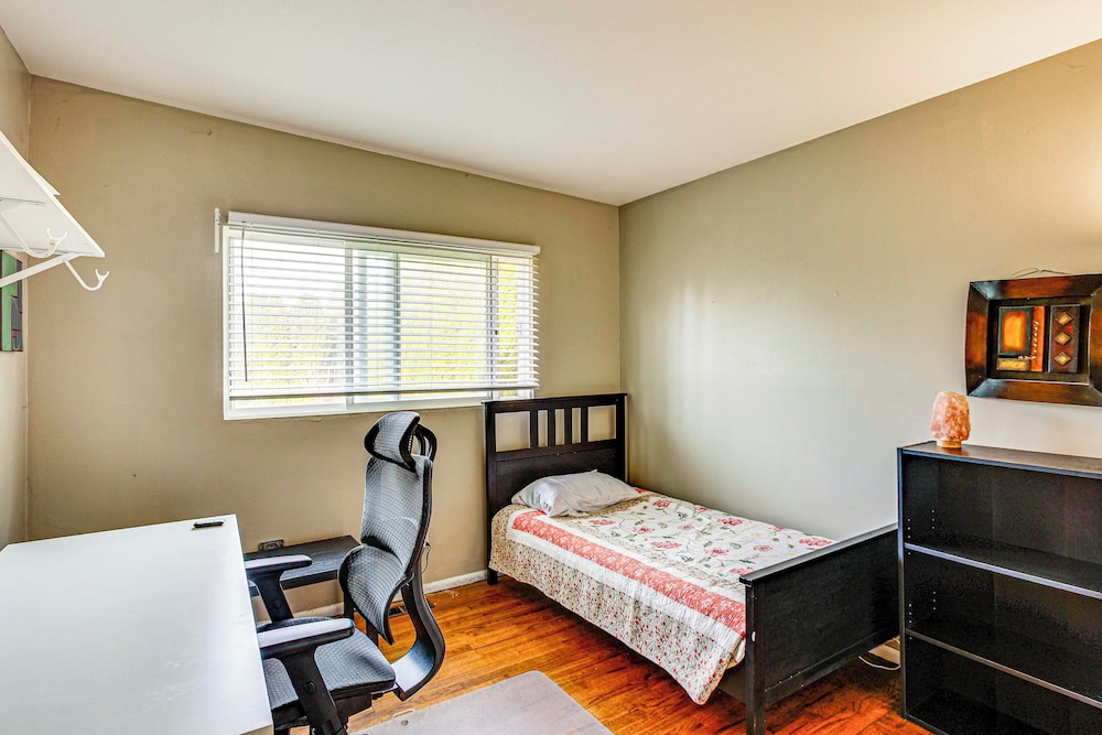 Seatac Home w/ Patio & Grill - 3 Mi to Airport!