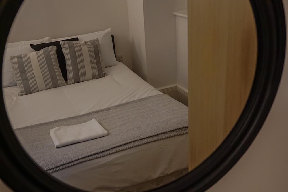 City Centre Chic Apartment With 2 Bedrooms