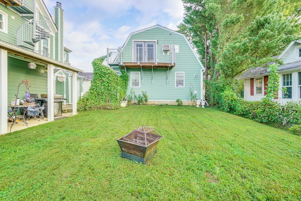 Epic Brunswick Apartment With Deck! view 4