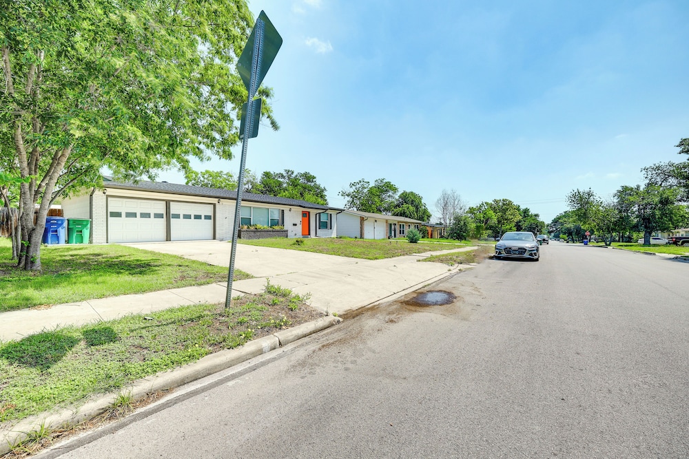 San Antonio Home, 2 Mi to Airport - Pets Welcome!