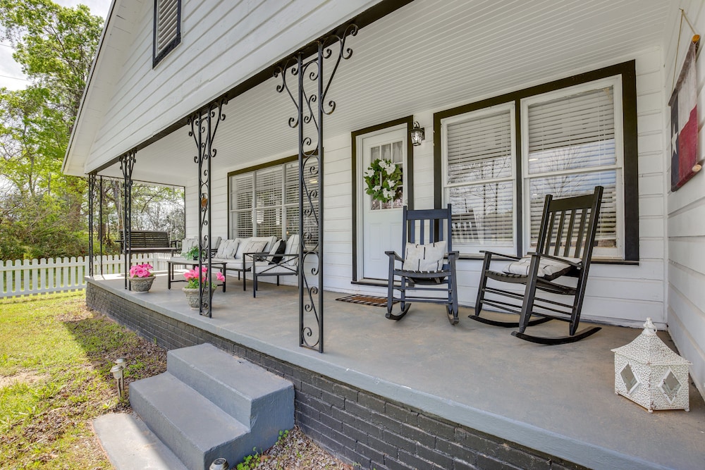 Grapeland Farm Retreat w/ Pool, Grill Fire Pit - Property Image 5