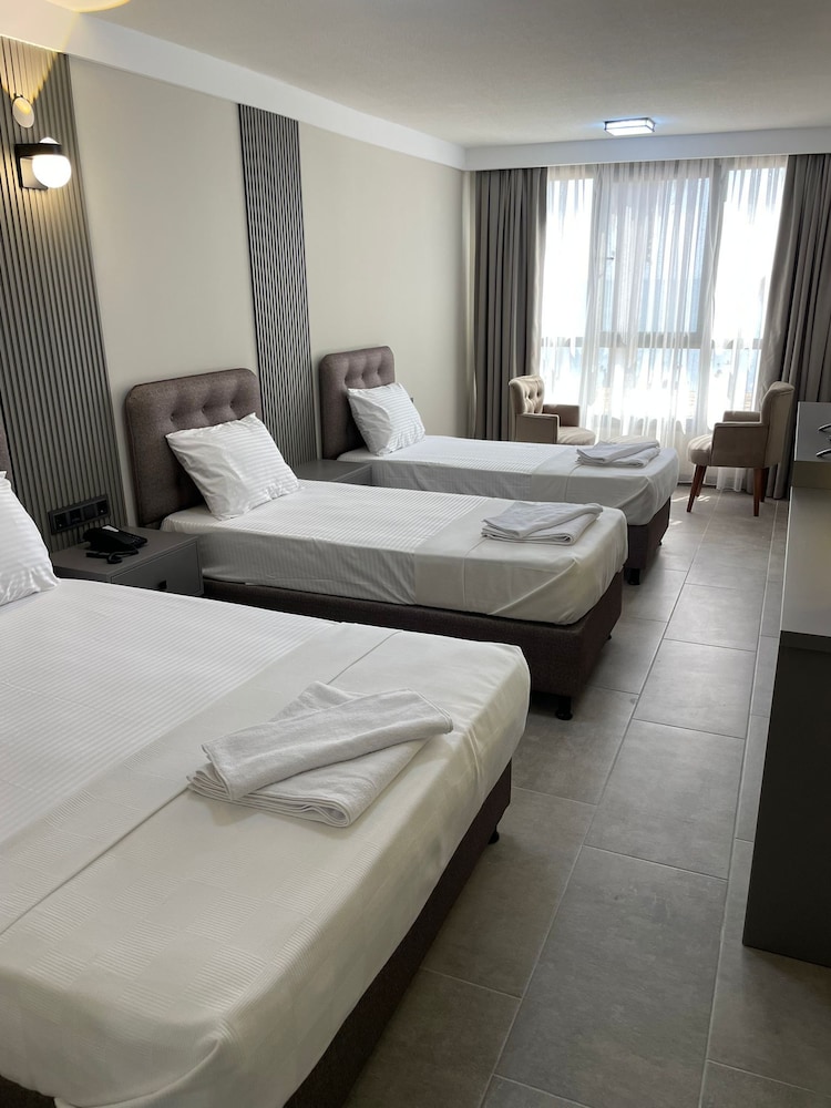 Grand Cennet Beach Hotel