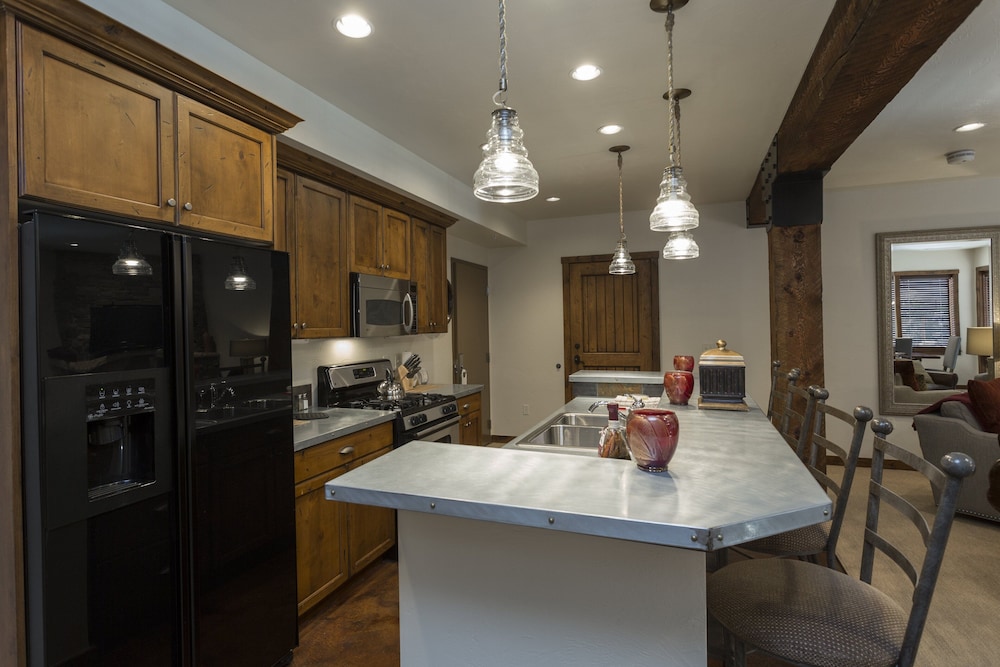 2 Bedroom Condo with Spa - Silver Baron Lodge 2 Condo
