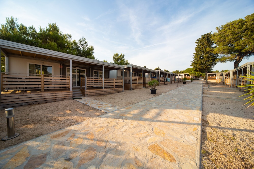 Mediteran kamp Mobile Homes in Camping Ljutic