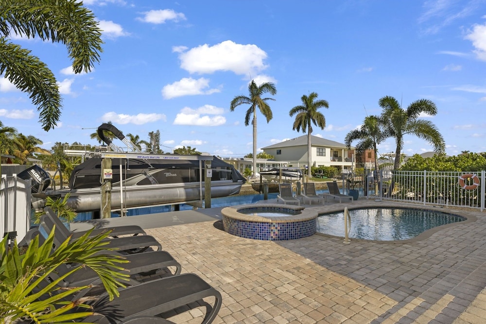 143 Catch And Relax: 5br Home W/ Pool & Spa! 5 Bedroom Home