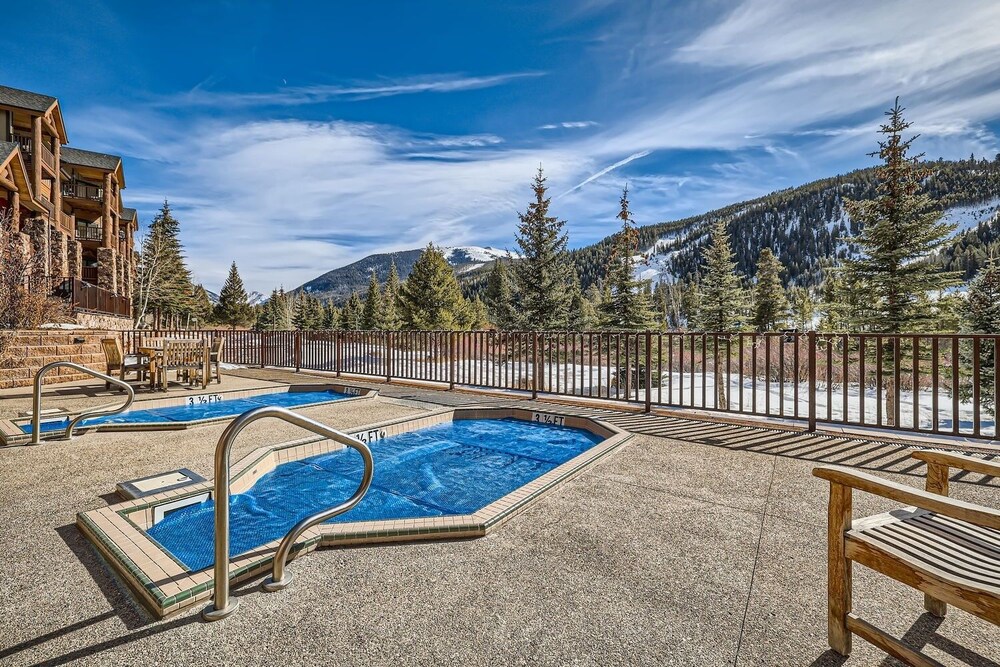 5959 Hidden River Lodge 2 Bedroom Condo