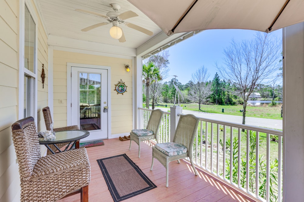 Lovely Carrabelle Home w/ Lake Views & Pool Access view 5