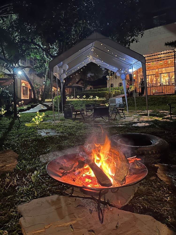 ZZZ Hostel & Restaurant