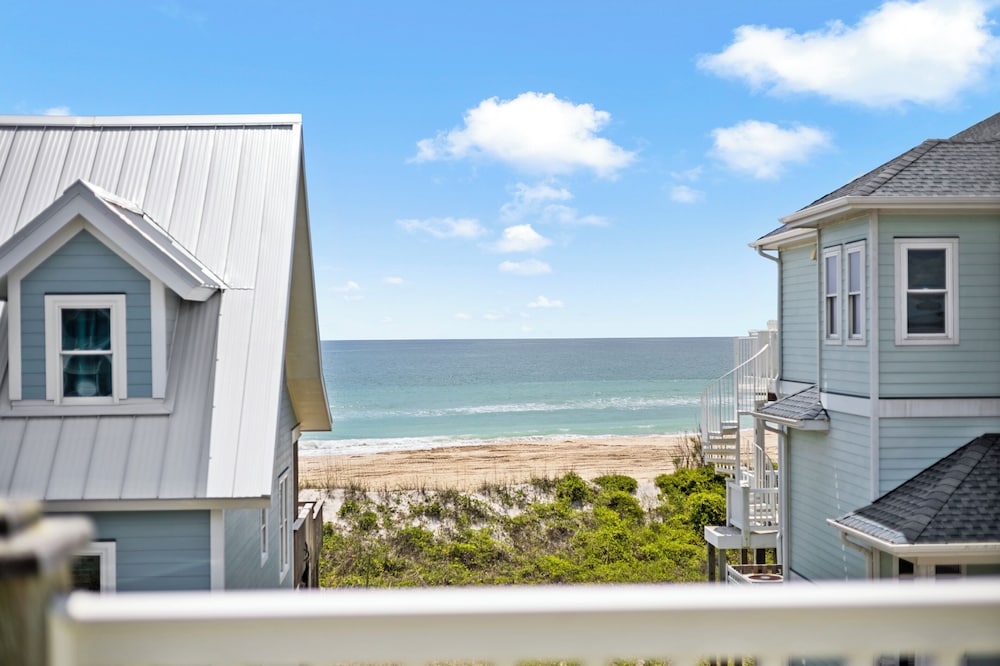 Sea La Vie (North Topsail) by Topsail Realty