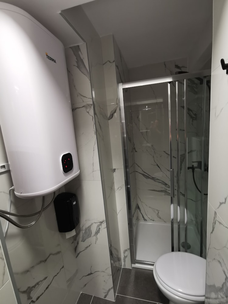 M & J Central Suites