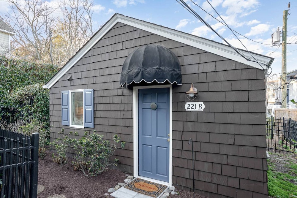 Little Coastal Cottage - Cute 1 1