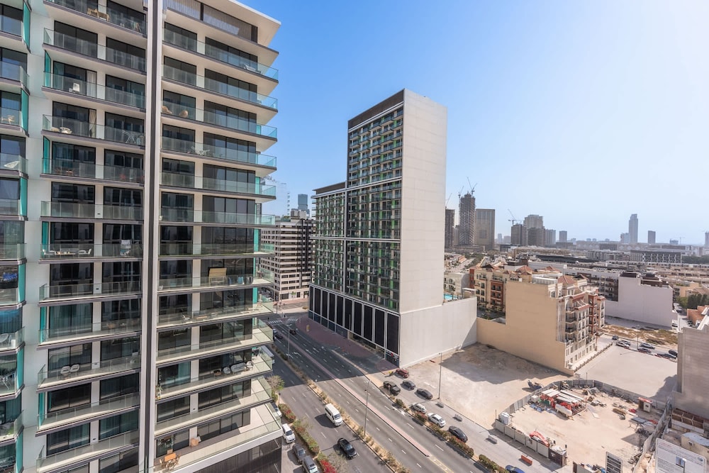 Gorgeous 1 Bedroom in Binghatti House and Sleeps 4