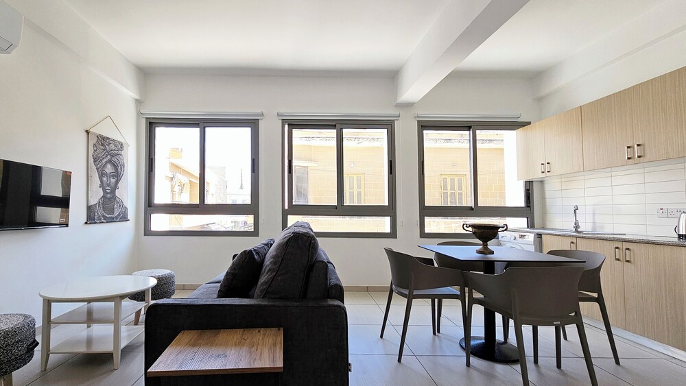 Phaedrus Living Ledras Residences 105