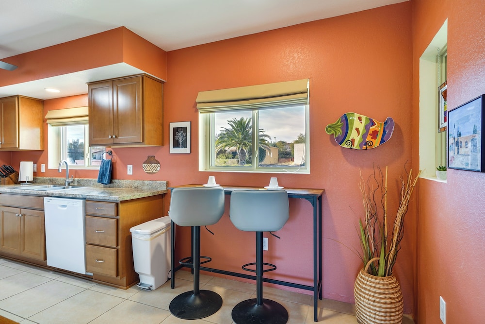 Pet-friendly 55+ Green Valley Home w/ Golf Gear!