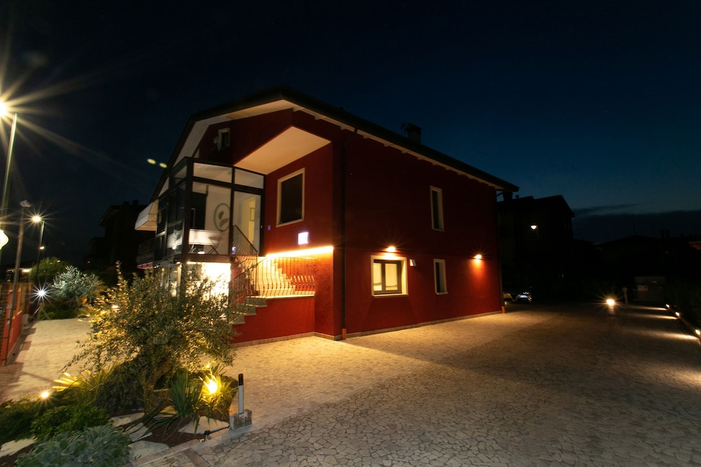 Photo 12