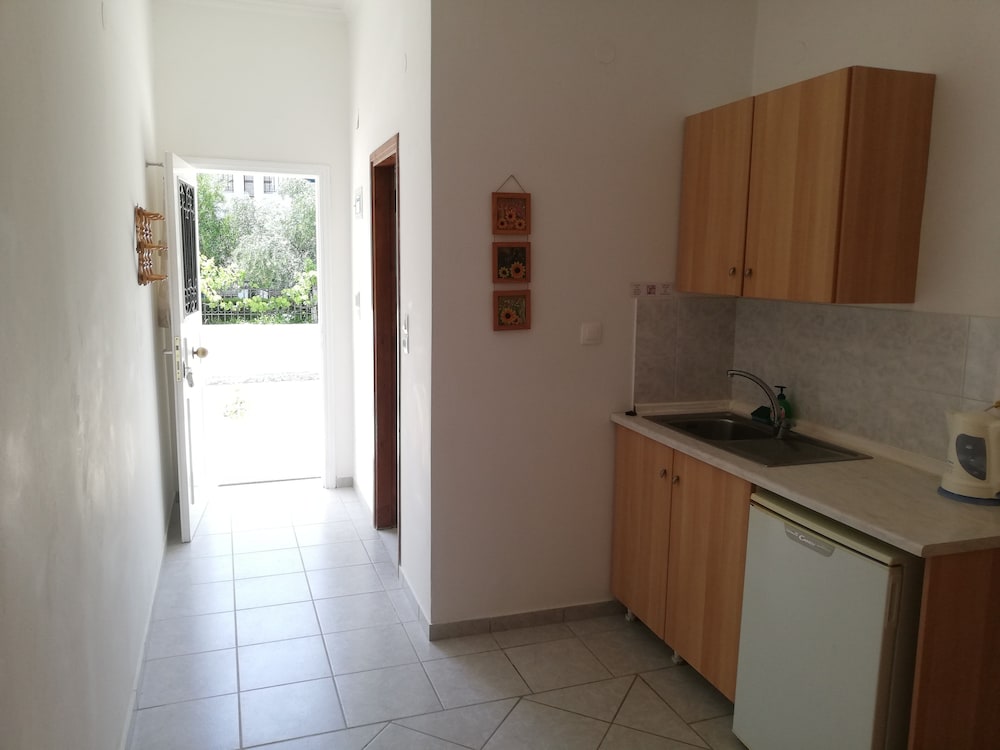 Likourgos beach apartments