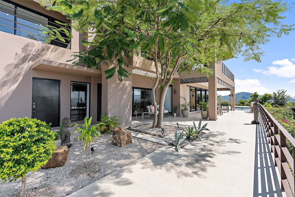 Luxury 5BR Oceanview Villa with Infinity Pool, King Beds, and Sunset Views Over Playa Prieta