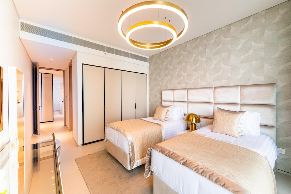 Gorgeous Apt wz Stunning Sea Views in Address JBR