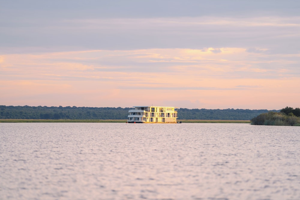 Zambezi Queen by Mantis