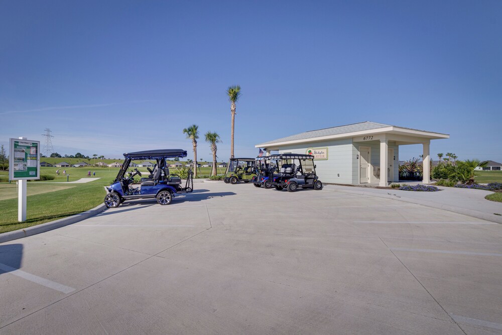 1 Mi to Golf: Home w/ Chic Patio in The Villages