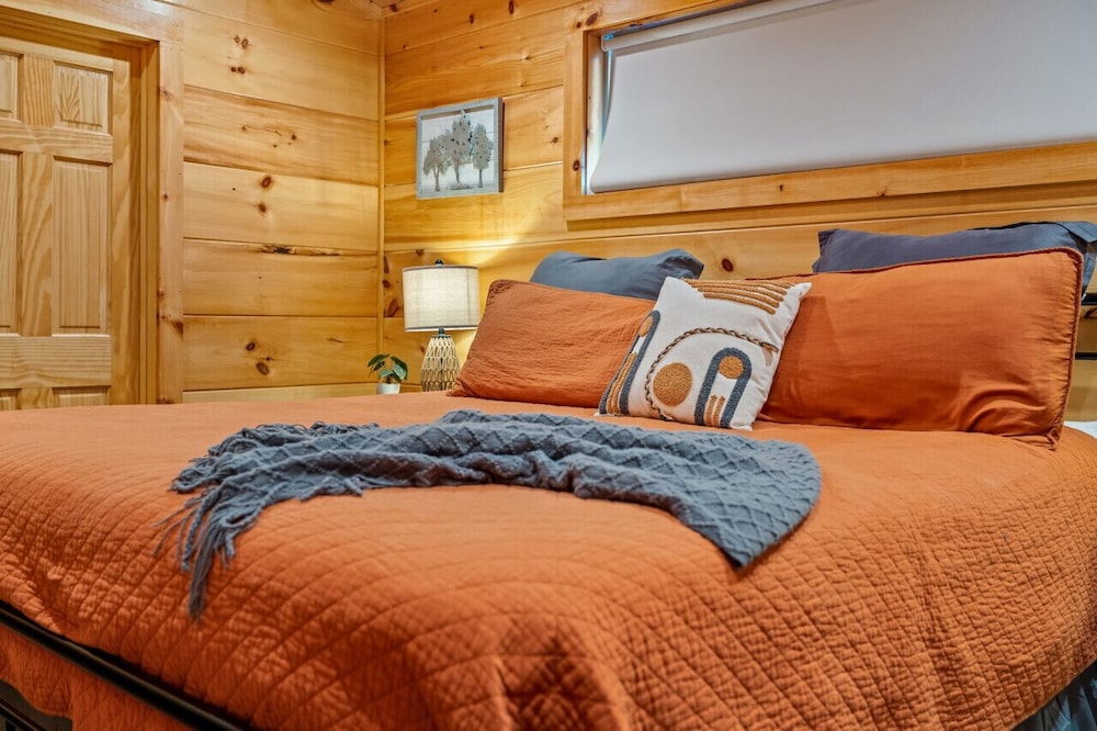 Rustic Mountain Retreat by Ghosal Luxury Lodging - Property Image 26