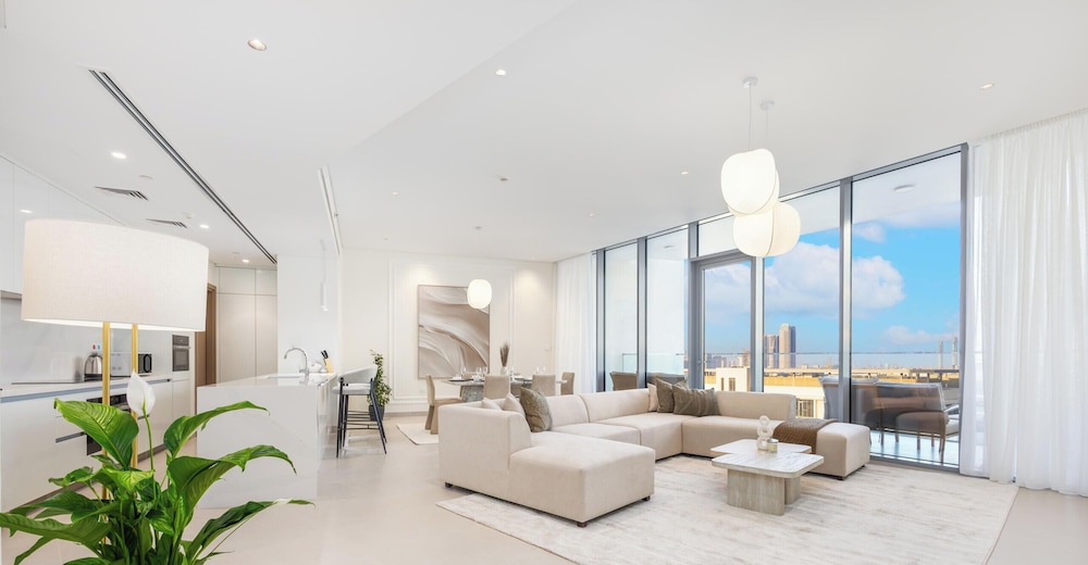 LUX The Burj Khalifa Lagoon View Suite 5