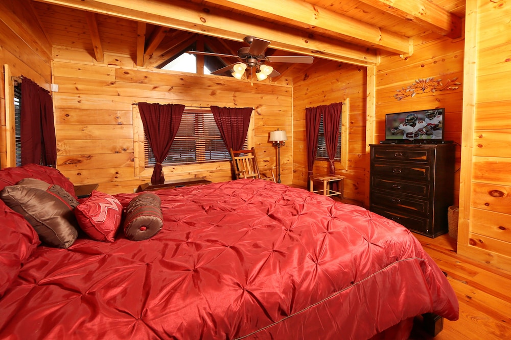 Southern Hospitality - Two Bedroom Cabin view 2