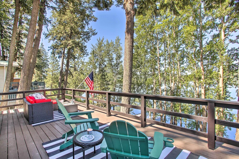 Renovated Hauser Lake Retreat: Walk to Beach! view 3