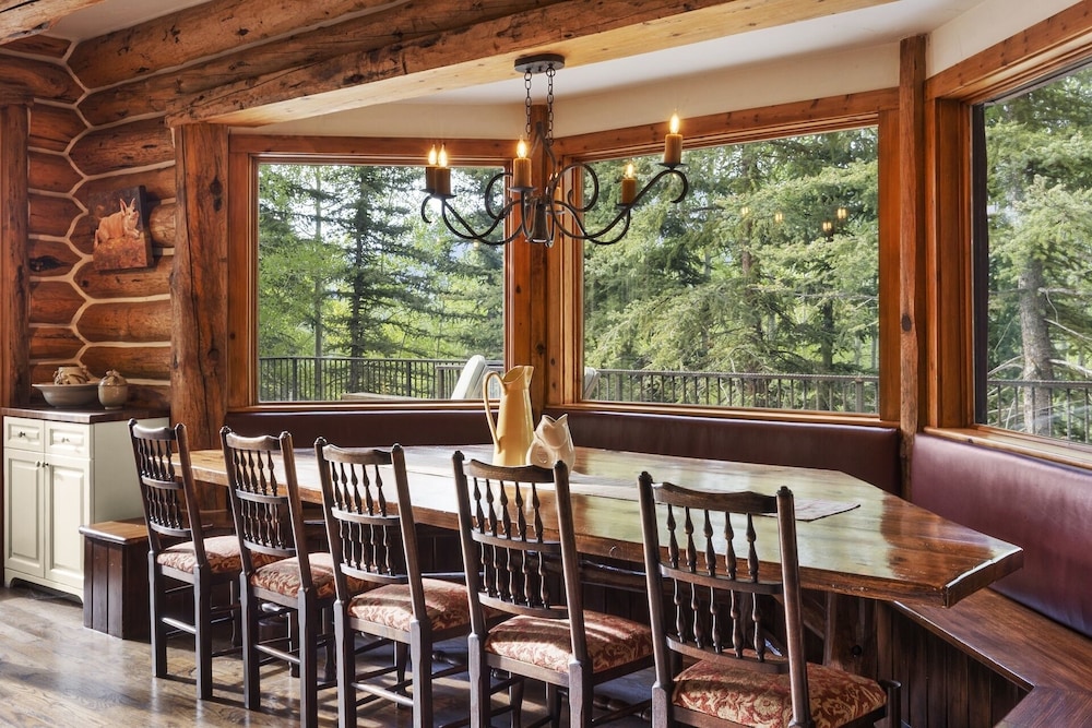 Wildwood Ridge 5 Bedroom Home