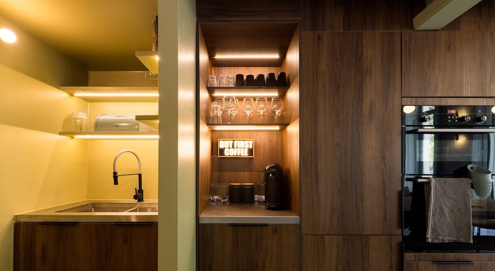 Beautiful Paddington Loft-style Apartment