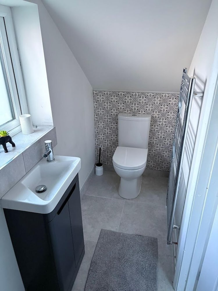 Lisburn - 1 Bedroom - Sleeps 2 - Street Parking