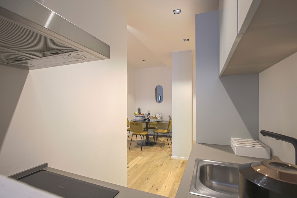 Milan Luxury Suite photo 3