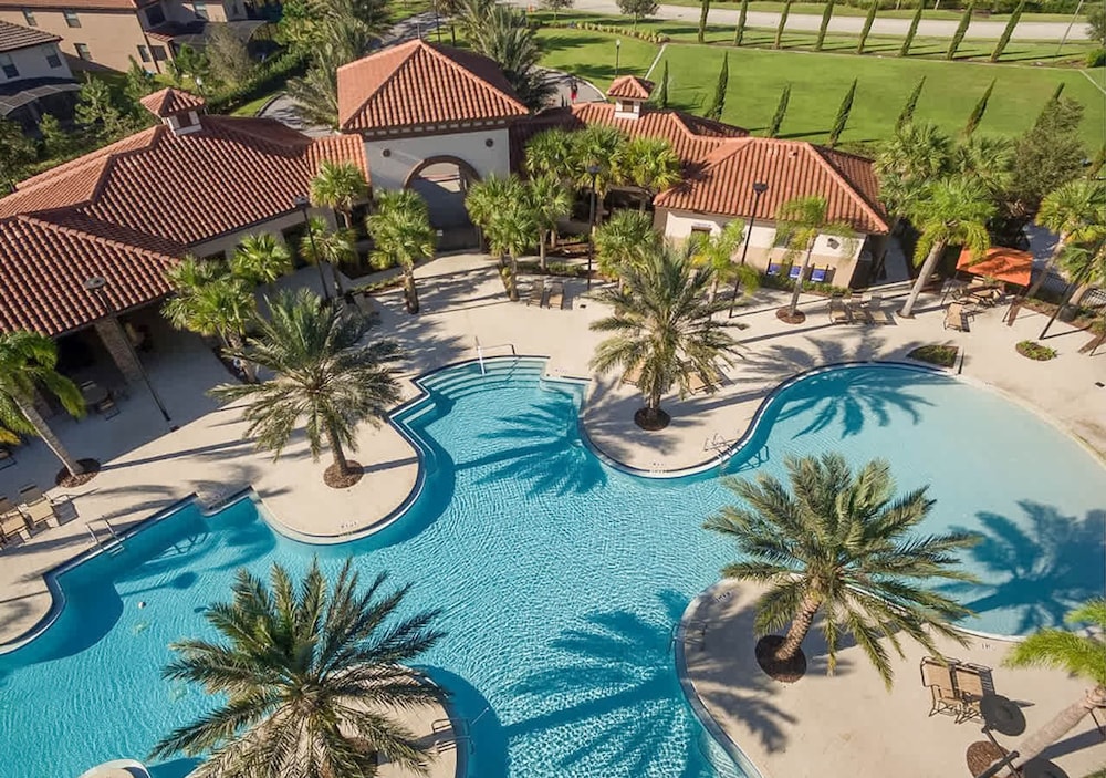 Family Fun Villa w Pool Hot Tub Game Room