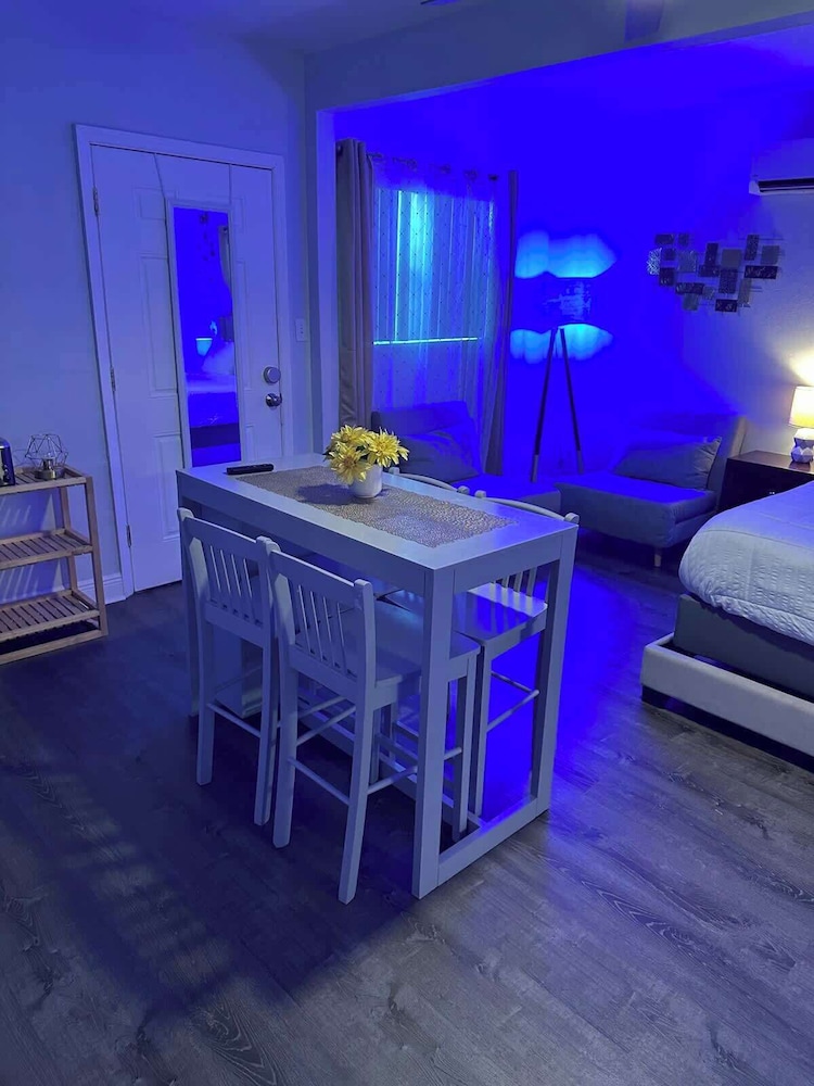 Cozy Suite Full Amenitie s pet Friendly