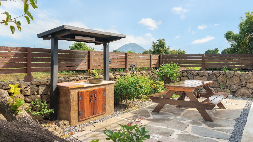 Jeju Proud Jacuzzi Dokche Pension