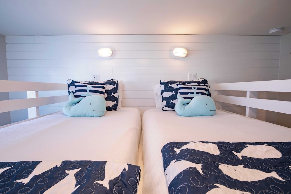 Coconut Cove by Avantstay Deck w/ Hot Tub, Access to 2 Pools