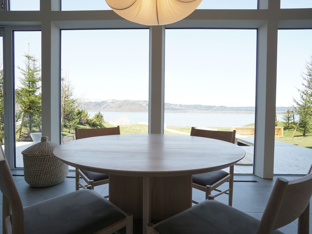Sansui Lakeside Villa
