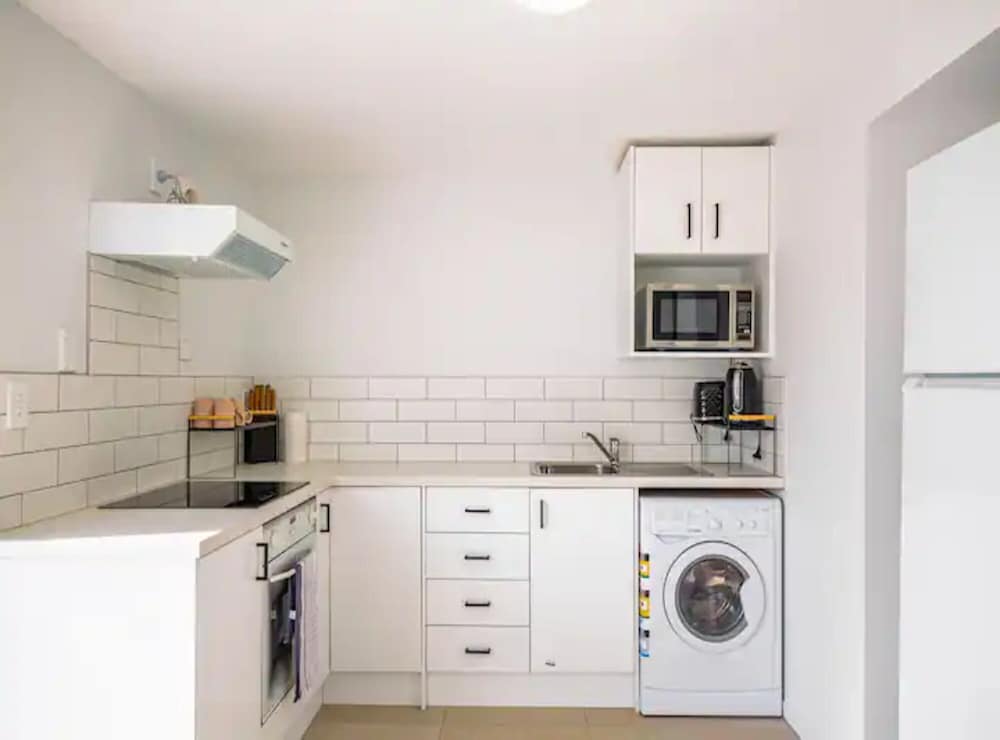 Stunning Studio In Grey Lynn! view 5