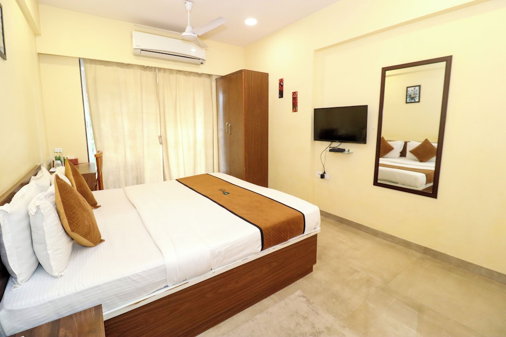 Pinaki Comfort Stay, Vile Parle - Near Airport
