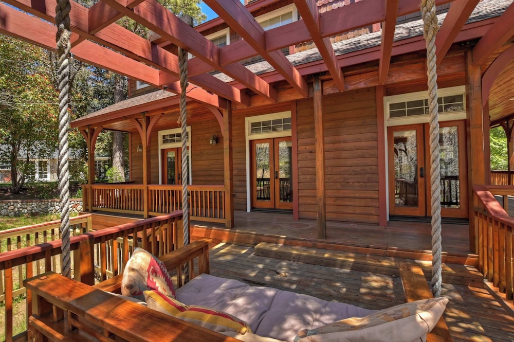 Matterhorn Peak Lodge – Upscale Mountain Escape